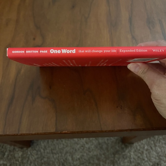 Book “One Word that will change your life” by Jon Gordon. - Picture 3 of 9